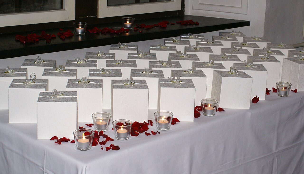 Doorgift box — dates, honey and tealight